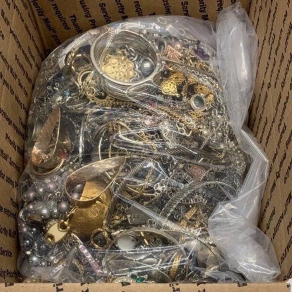 BDJ 3 LB Wearable Jewelry Lot • Vintage/Modern Mix • Repair/Craft Backup Resell - Picture 5 of 7